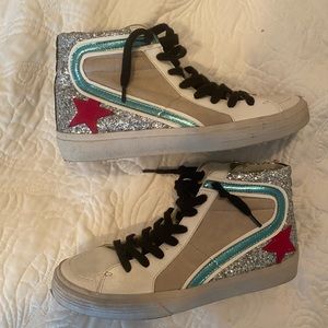 Shushop Sneakers